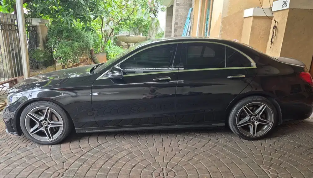 Mercedes-Benz C300 2019 Bensin