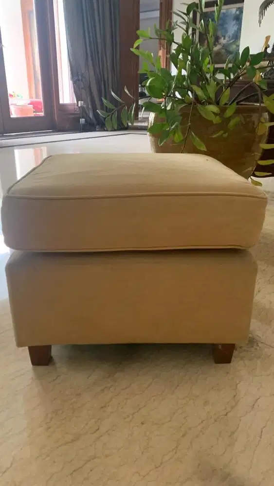 Coffee table kayu kaca dan 2 pcs Ottoman chairs