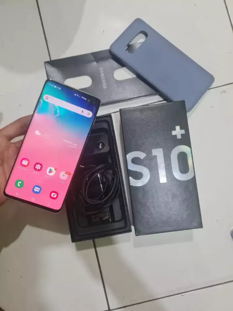 SAMSUNG S10 PLUS