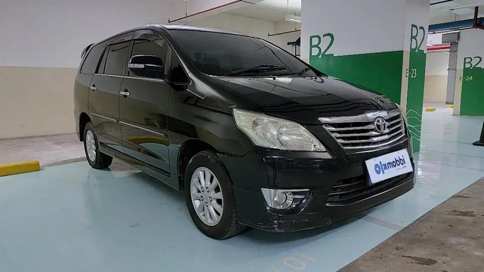 TDP 8,JT Toyota Kijang Innova 2.0 V Luxury Bensin-AT Hitam 2013