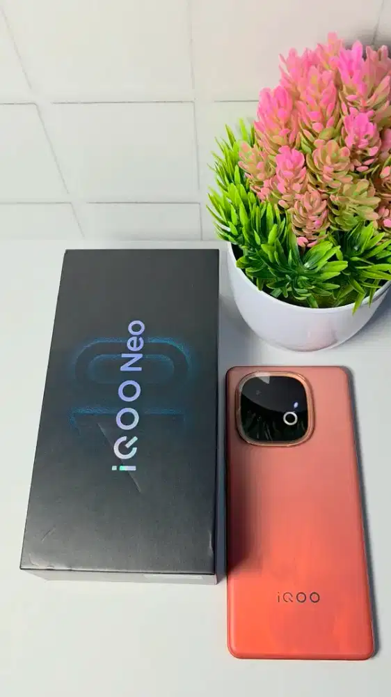 Vivo Iqoo Neo 10 16GB / 512GB Snapdragon 8s Gen 4