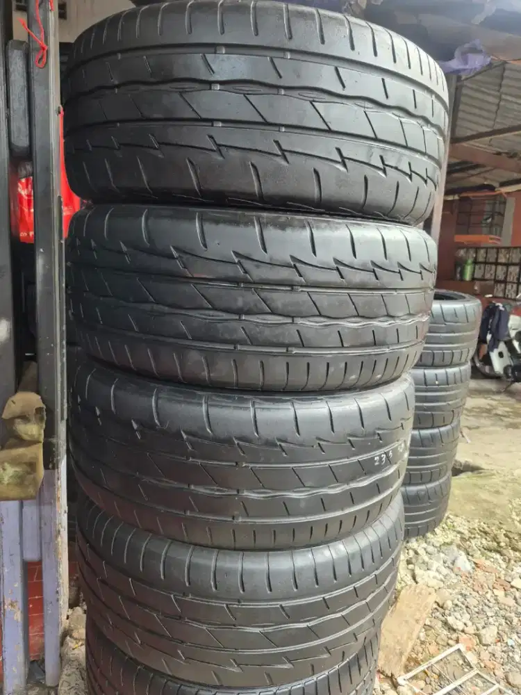 Ban copotan alphard Bridgestoen potenza adrenaline RE030 235/50 R18