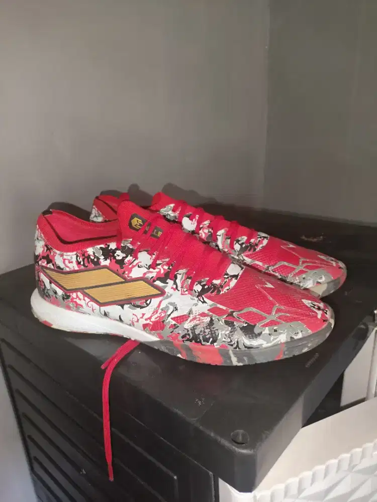 Sepatu Futsal Mills uk. 44