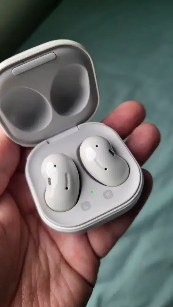 Samsung Galaxy Buds Live Putih,bukan Airpods | Mulus 95% Harga Miring!