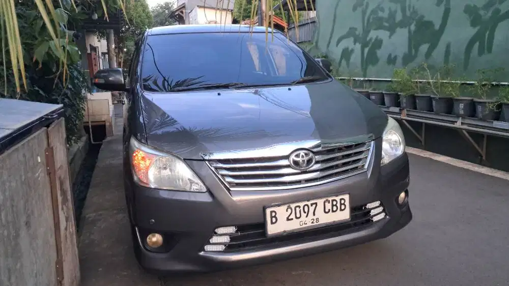 kijang innova v matic 2013 milik sendiri