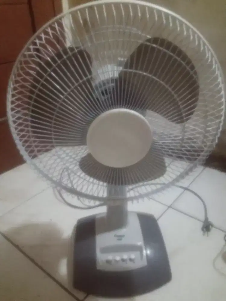 Kipas angin meja 12 inch merk cosmos normal siap pakai nego tipis
