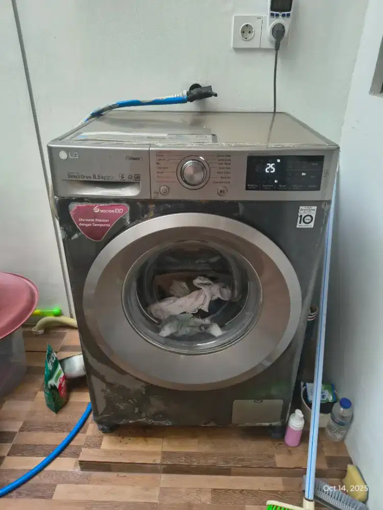 Mesin Cuci LG Bukaan depan 8kg Normal