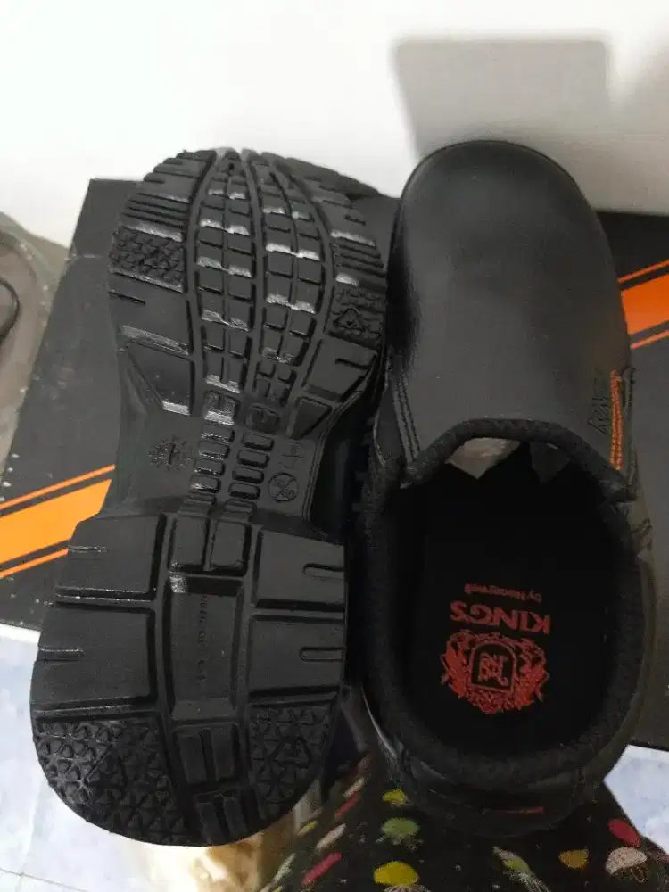 Sepatu safety kings size 6