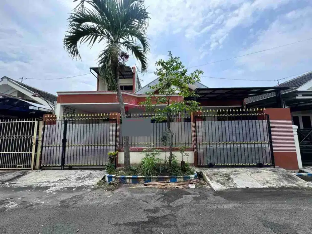 Rumah besar cocok untuk kantor atau kafe di Simpang Sakura Lowokwaru Malang