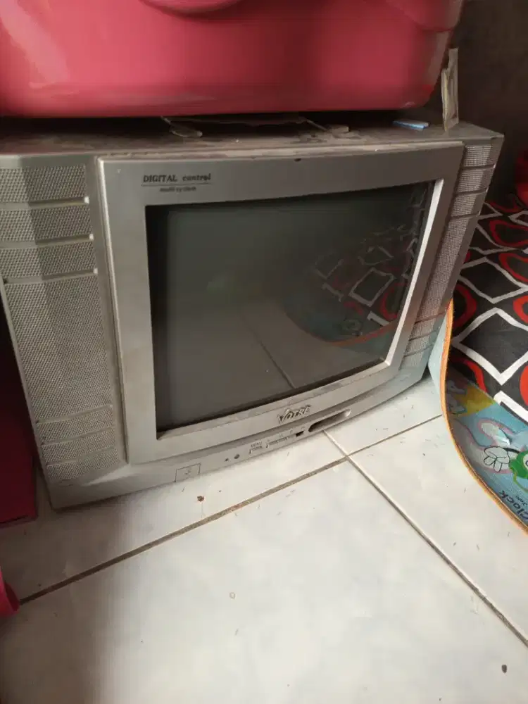 Tv bekas nyala tapi gak dipake