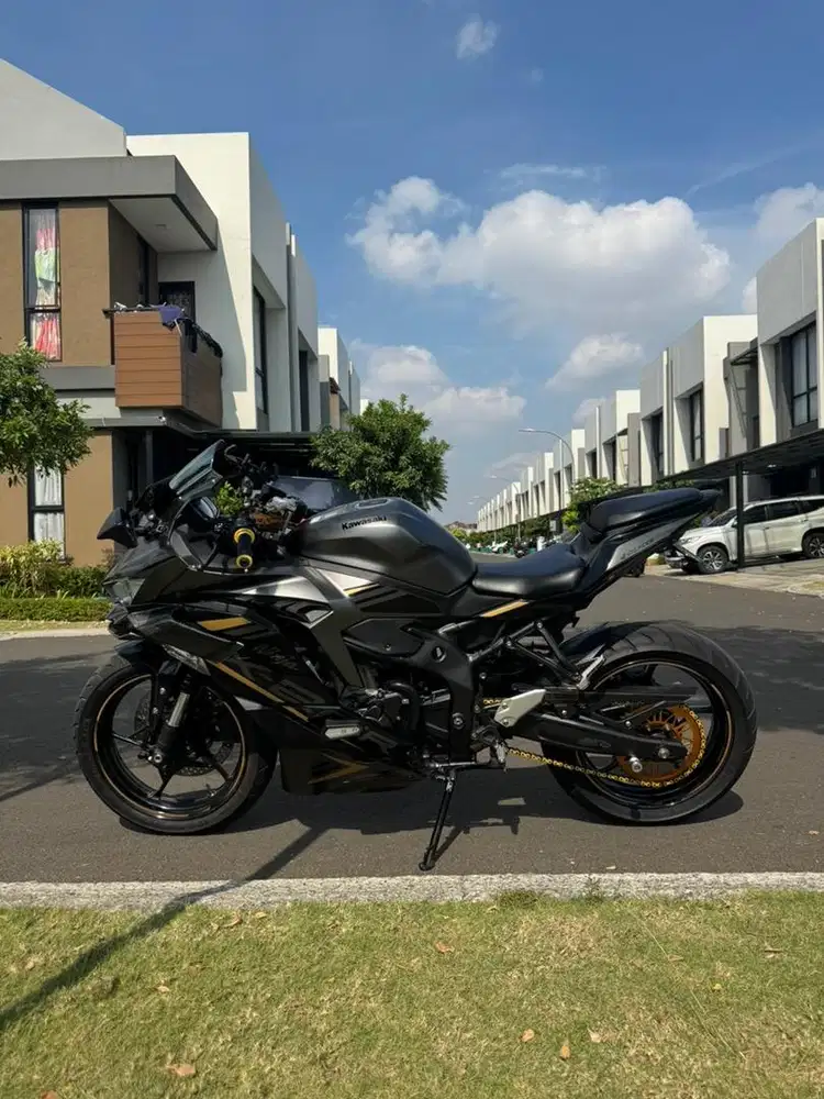 ZX25R  ABS 4 silinder - Mesin Halus jarang dipakai , unit terawat