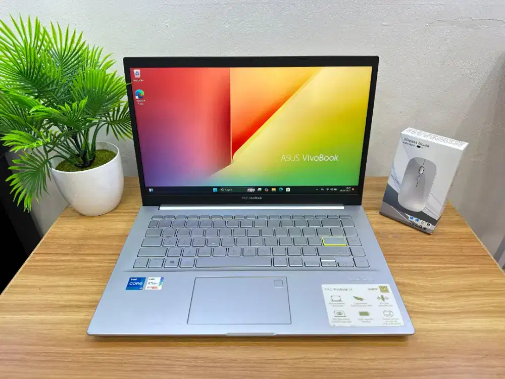 ASUS VIVOBOOK 14-K413EA 
CORE i5-1135G7
RAM 8GB
SSD 512GB
IRIS XE