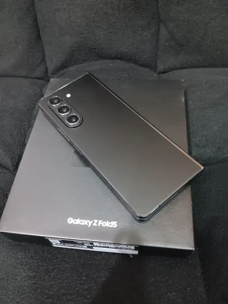 Samsung Galaxy Z Fold 5 Black Ram 12/512gb Lengkap Mulus