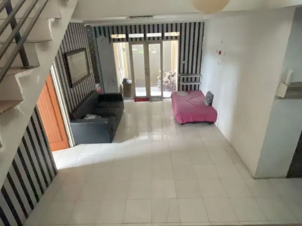 Disewakan Ruang Usaha 3 Lantai cocok untuk usaha , Kantor Tempat tinggal Lokasi di Mainroad Padalarang Bandung