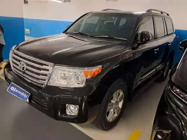 LOW DP Toyota Land Cruiser 4.5 Full Spec E Solar-AT 2015 TBO
