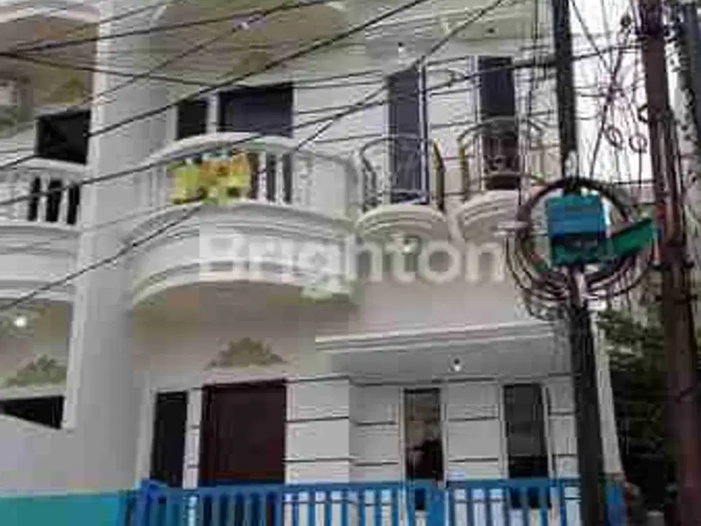 rumah 3,5 lantai di jelambar