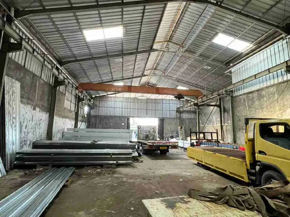 Dijual / Disewakan Gudang bagus 2 LT ada Office mewah dan bersih , ada mess karyawan 3 pintu , dan ada Hoist Crane 2 unit di Taruma jaya BEKASI