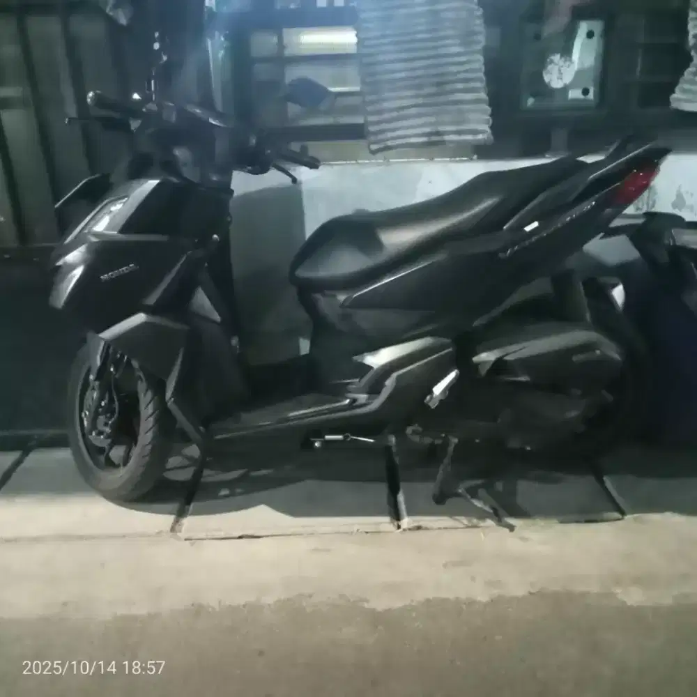 Honda vario 160 hitam th 2024