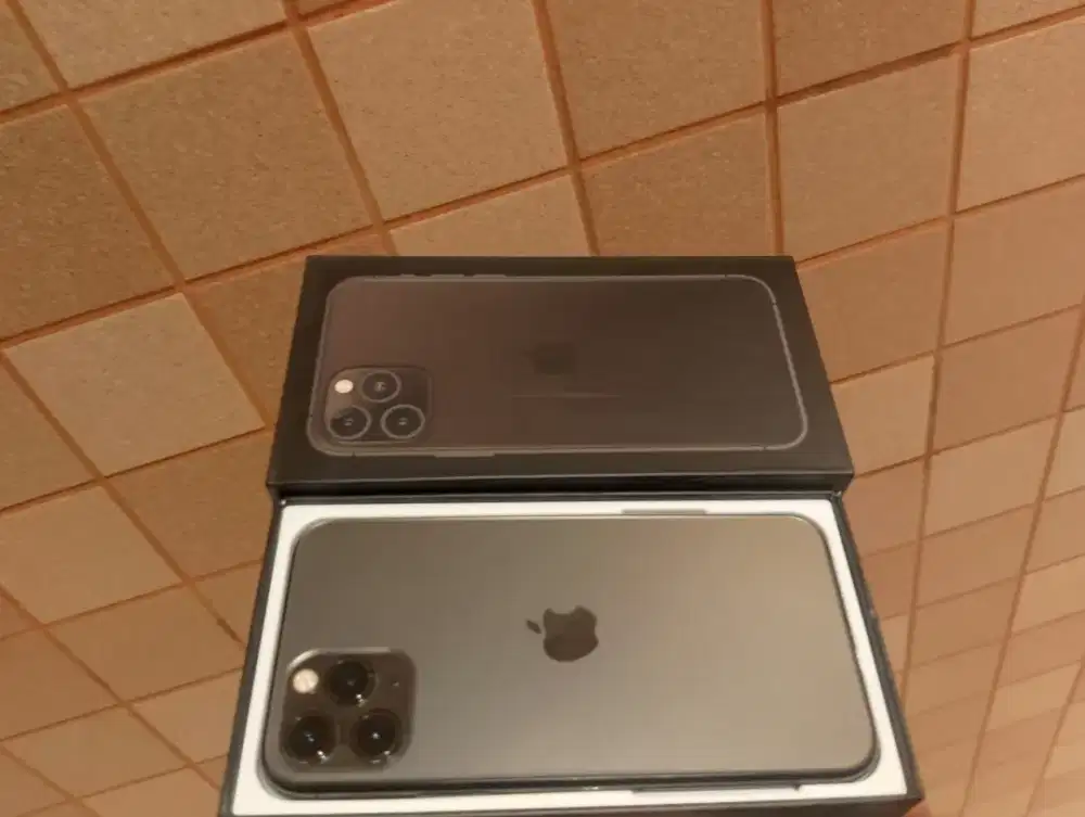 Iphone 11 pro 256gb masih di baruu
