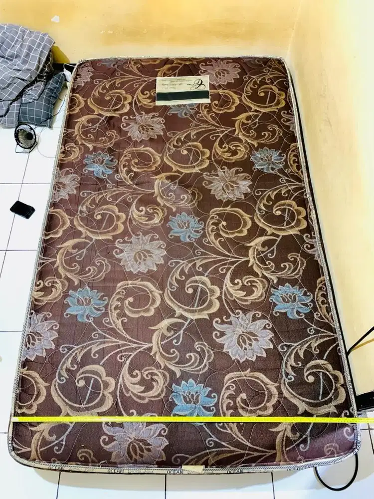 Kasur Spring Bed Merk Ocean. Warna Coklat.