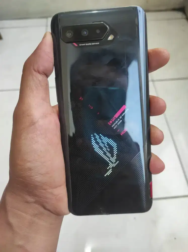Asus rog 5 s ram 12/256 yg bisa bayar skr aja 2,6 jual rugi