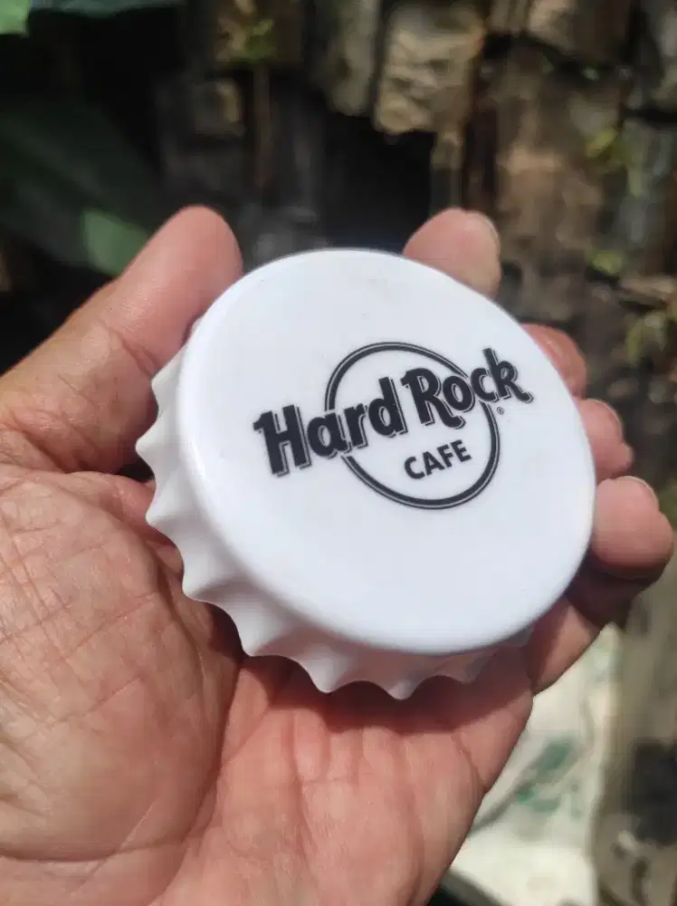 Mainan anak pembuka botol tempelan kulkas hard rock cafe