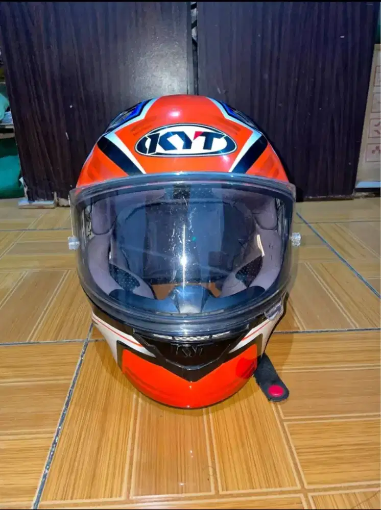 Di jual helm KYT NFR UKURAN M FIT L