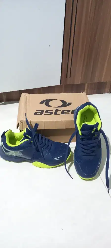 Sepatu badminton astec original 100% uk 42