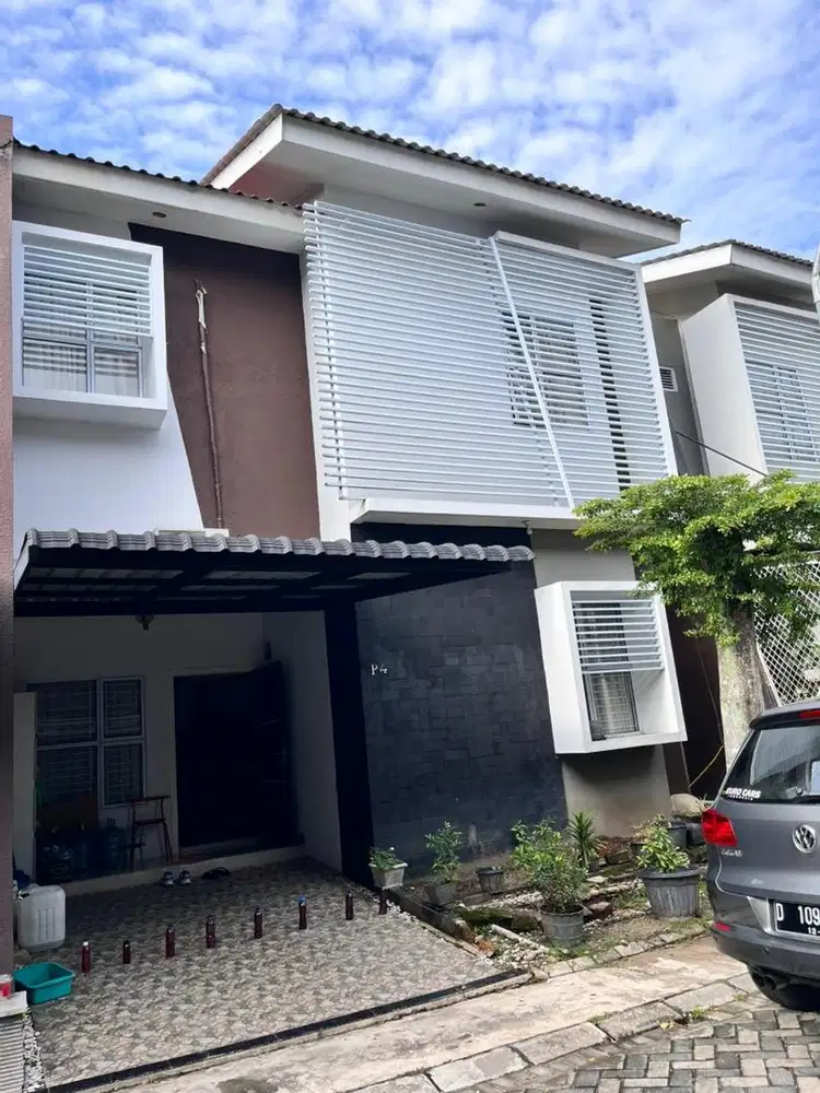 Dijual rumah cantik cluster tengah kota!