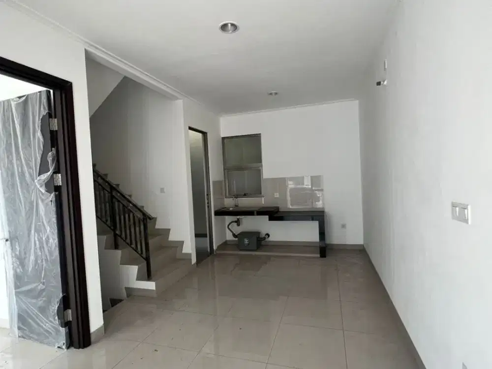 Disewakan rumah pik2 depan ,  uk:6x12,5m2  3+1KT unfurnish