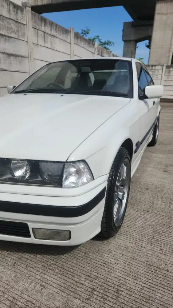 BMW 320i 1995 Bensin