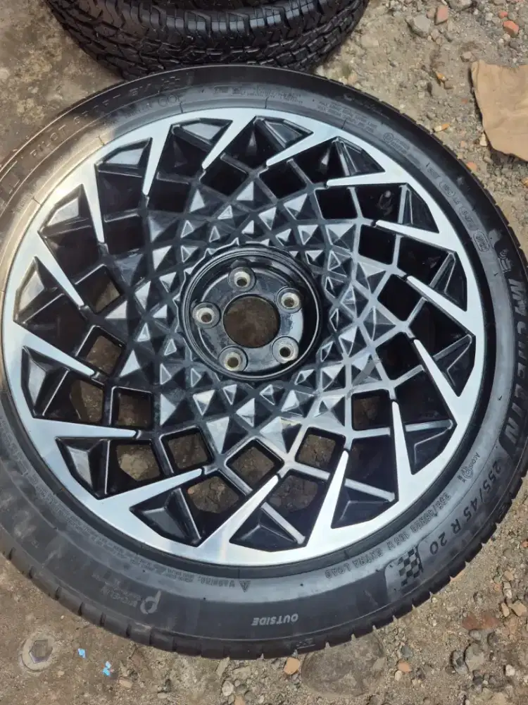 Velg serep oem hyunday ioniQ R20 pcd 5×114.3 plus ban 90% 2022..2pcs