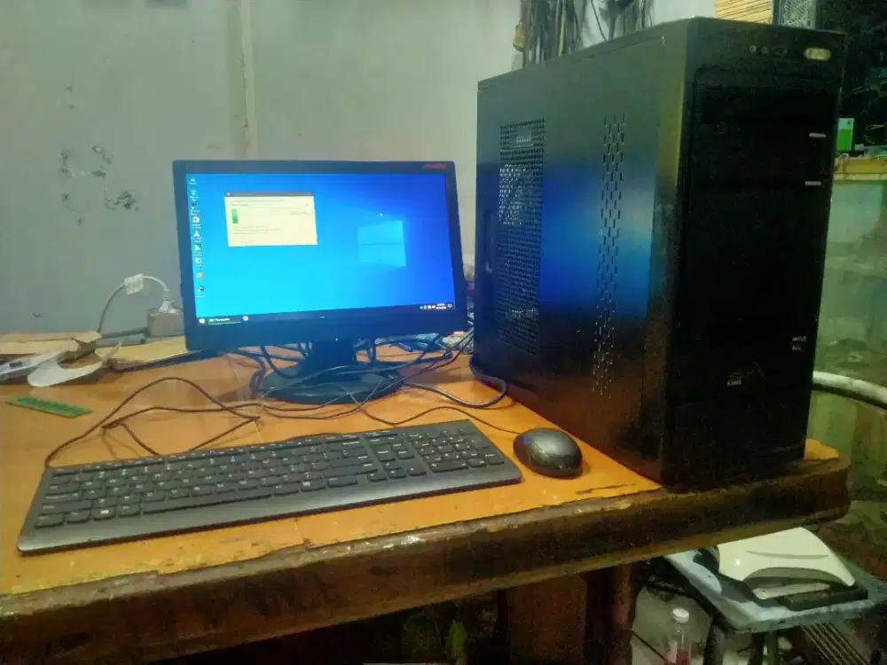 Komputer satu set tinggal pakai