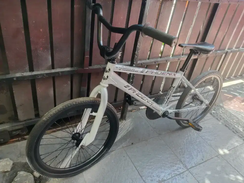 Sepeda bmx ukuran 20 warna putih