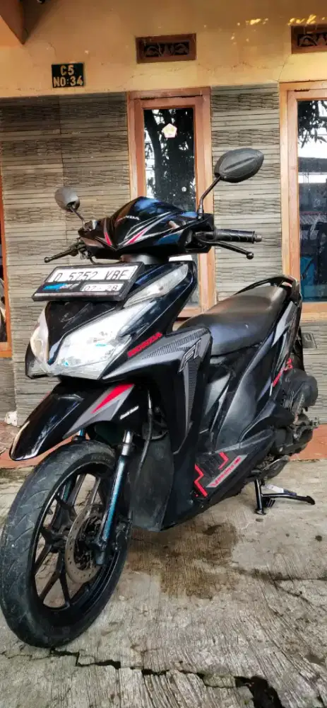 FS : Vario 125 KZR th 2013 warna Hitam-merah