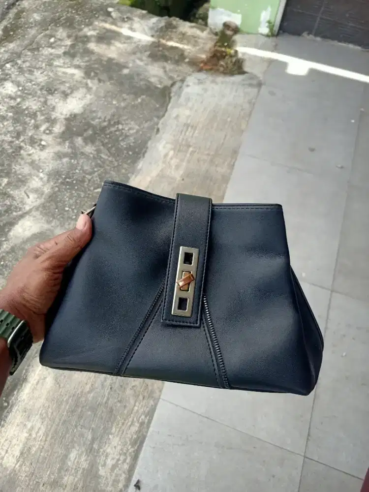 Di jual wa dan hp bisa.  Cod di antar di kirim