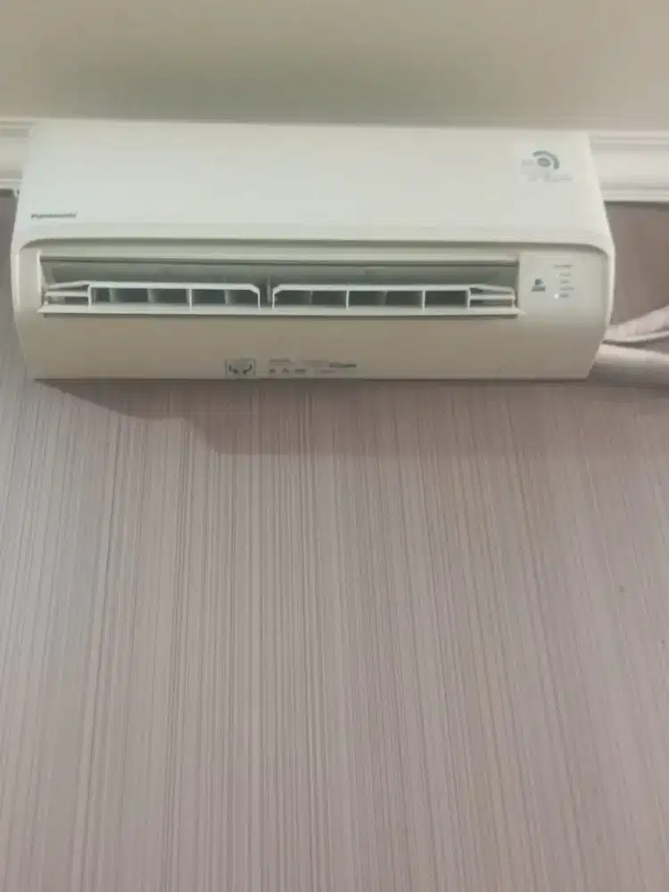 DIJUAL AC MERK POLYTRON KONDISI SECOND LIKE NEW