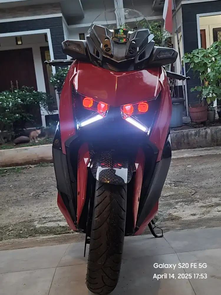 Xmax Connected 2023 Merah