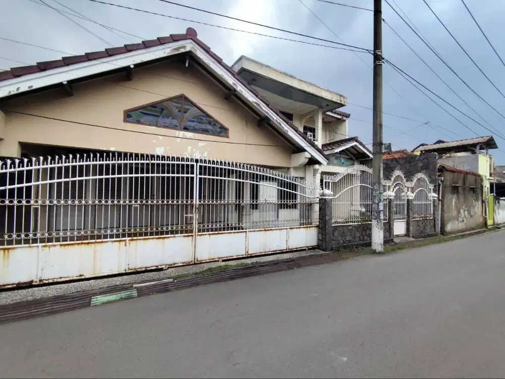 Nego Cepat! Dijual Rumah Hook Dua Muka Kiaracondong
