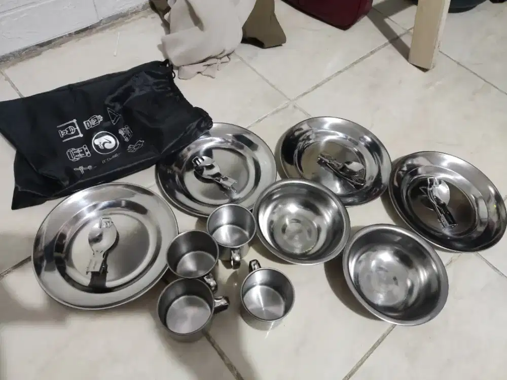 Set makan outdoor (4piring,2mangkok,4gelas,4sendok)