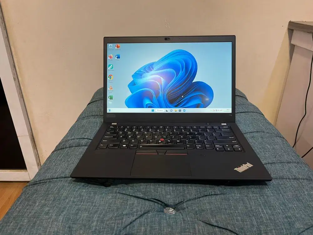 Laptop Lenovo Thinkpad T14 (second). 5 jutaan normal dan bergaransi