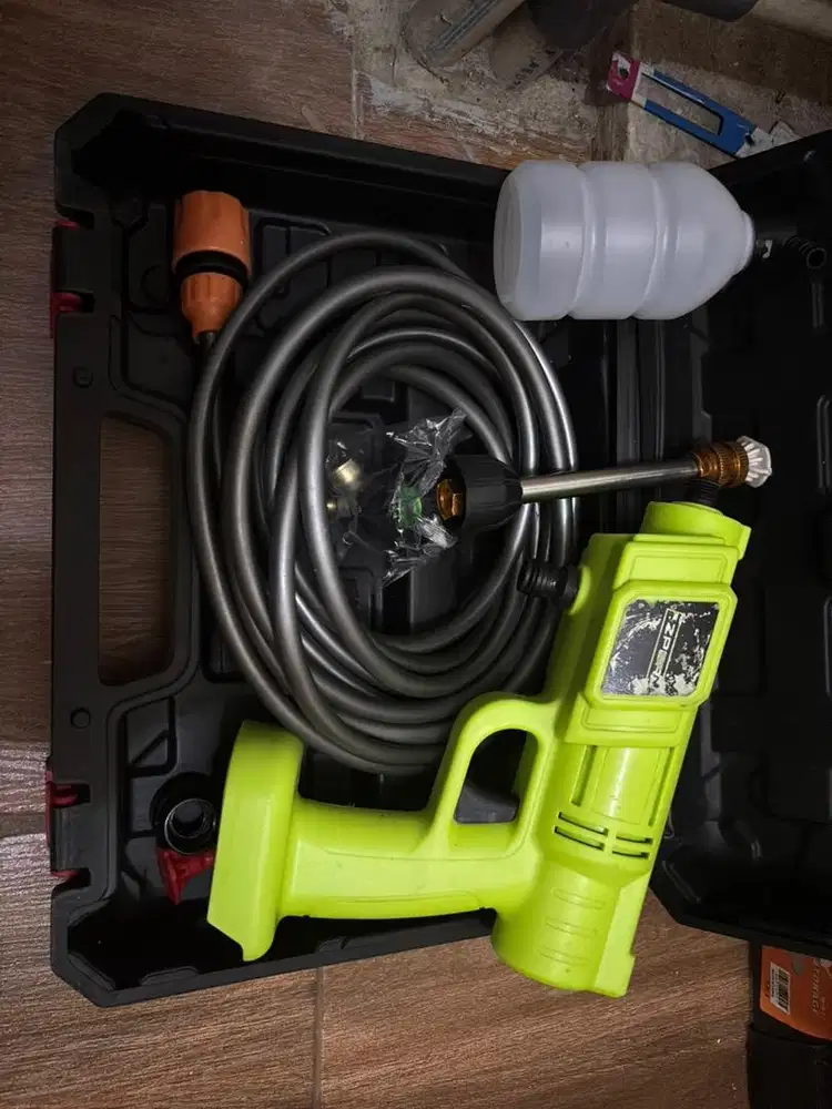 Alat cuci motor potable