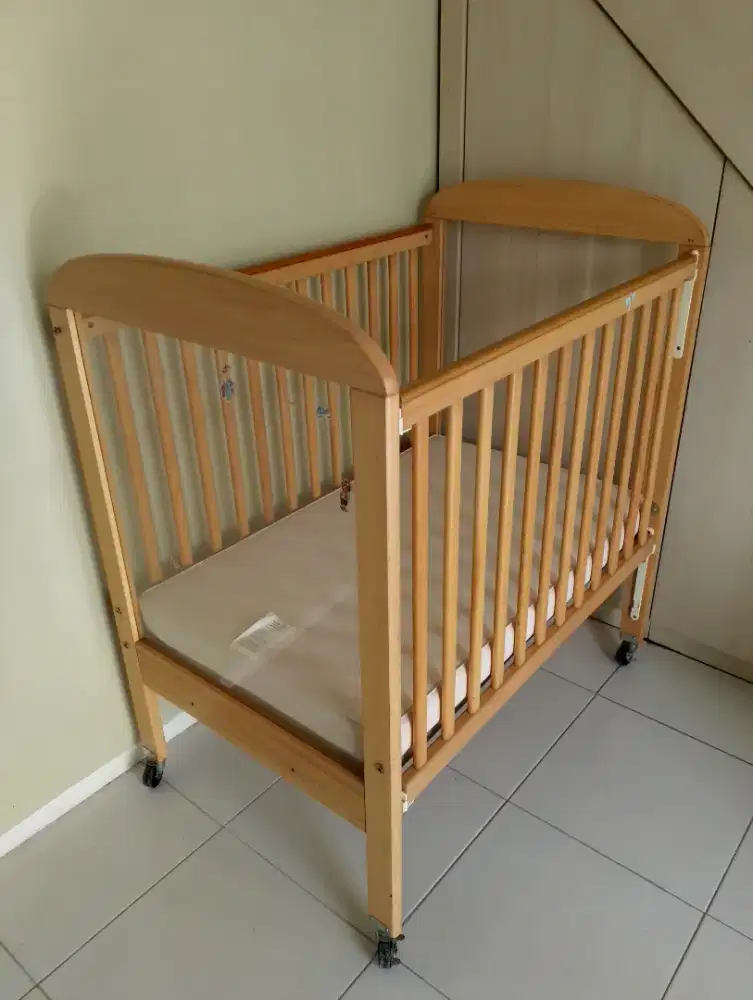 Bok bayi kayu minimalis