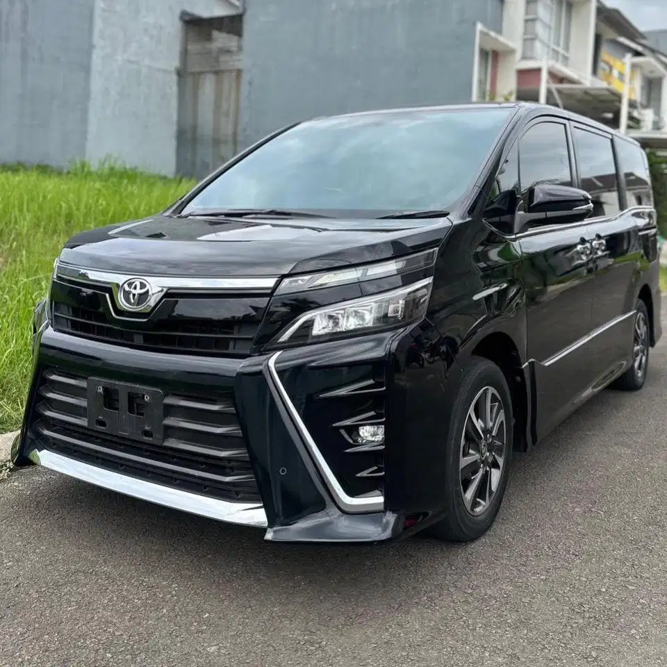 (CASH) Toyota Voxy 2021