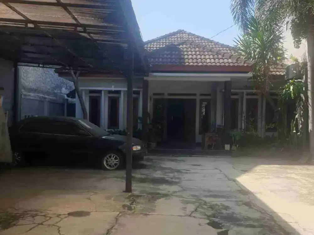 Rumah Besar Turangga Halaman Muat 10 Mobil