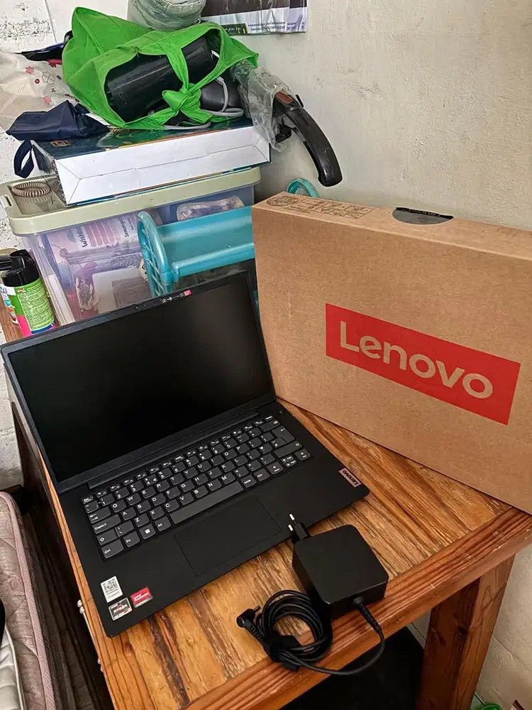 Lenovo V14 G4 Ryzen 5 7520u 8GB 512GB SSD VEGA7 W11 14.0 FHD