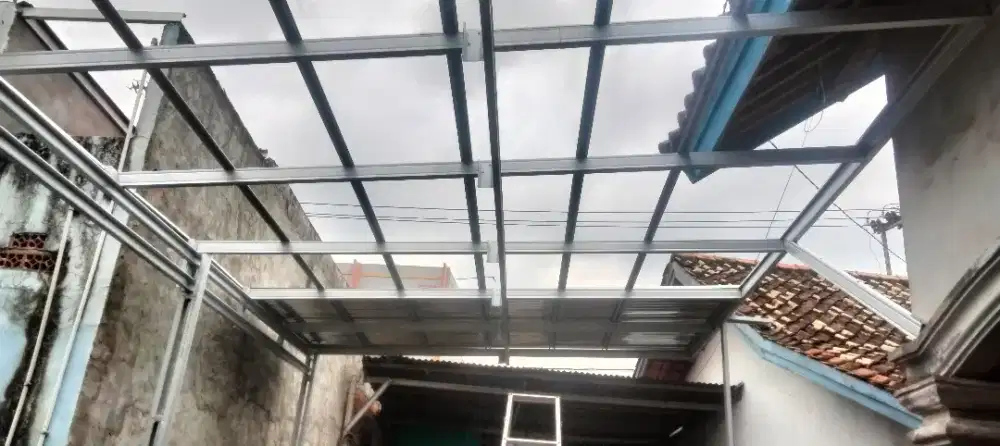Menerima pemasangan rangka baja ringan