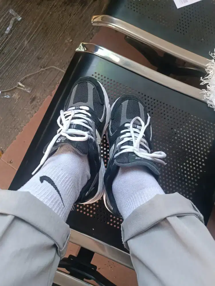 NB530 Black Grey