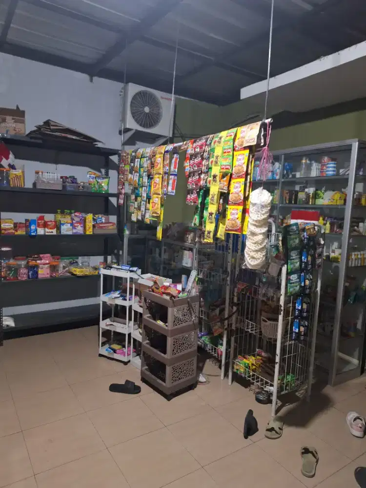Berbagai ukuran etalase