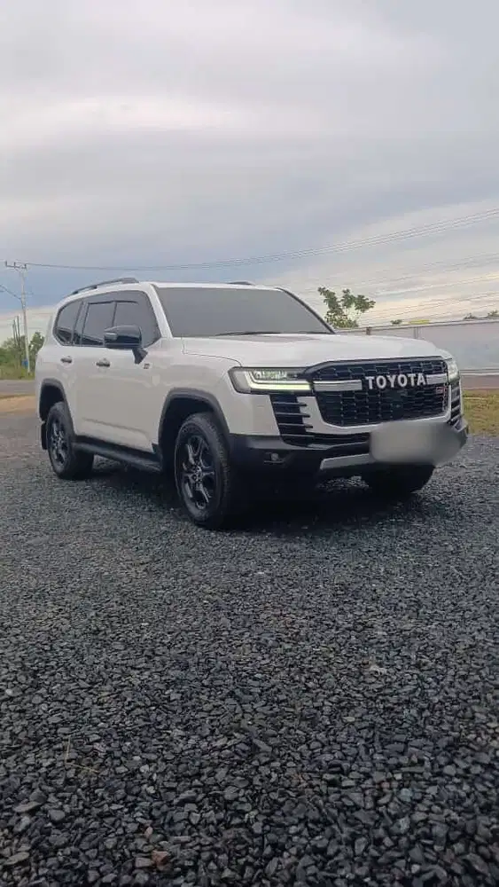 Toyota Land Cruiser Putih 2023 Diesel